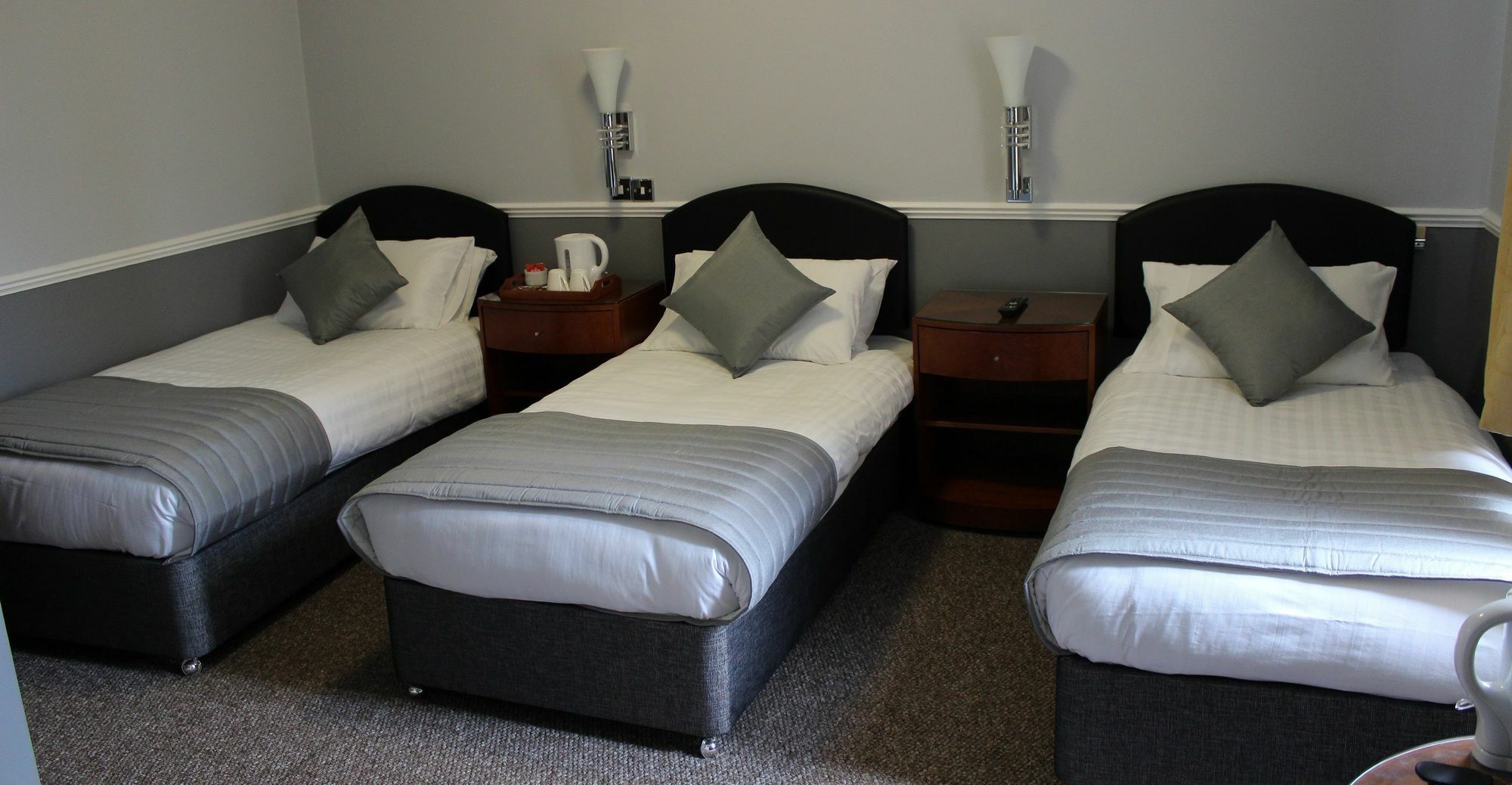Ambassador Court Hotel High Wycombe Buitenkant foto