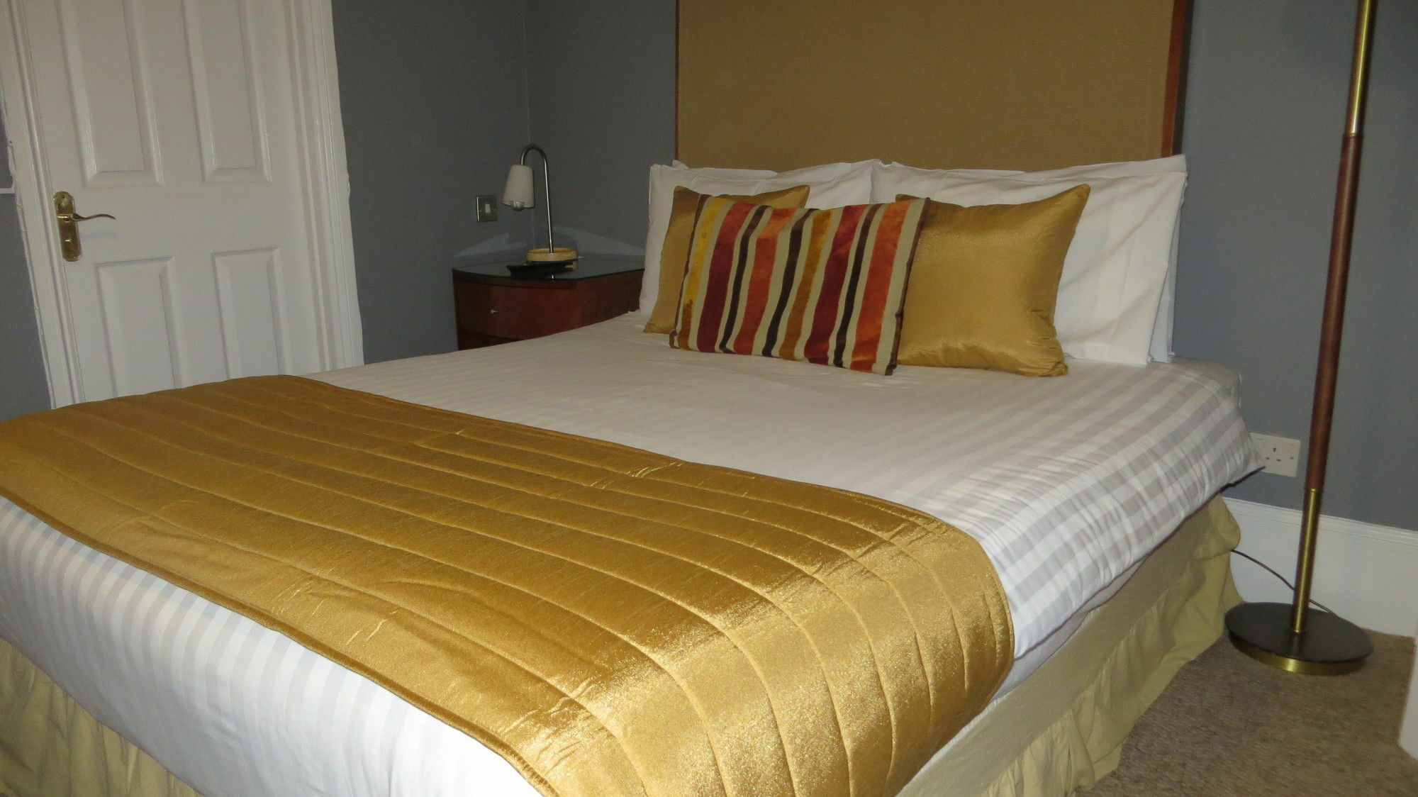 Ambassador Court Hotel High Wycombe Buitenkant foto
